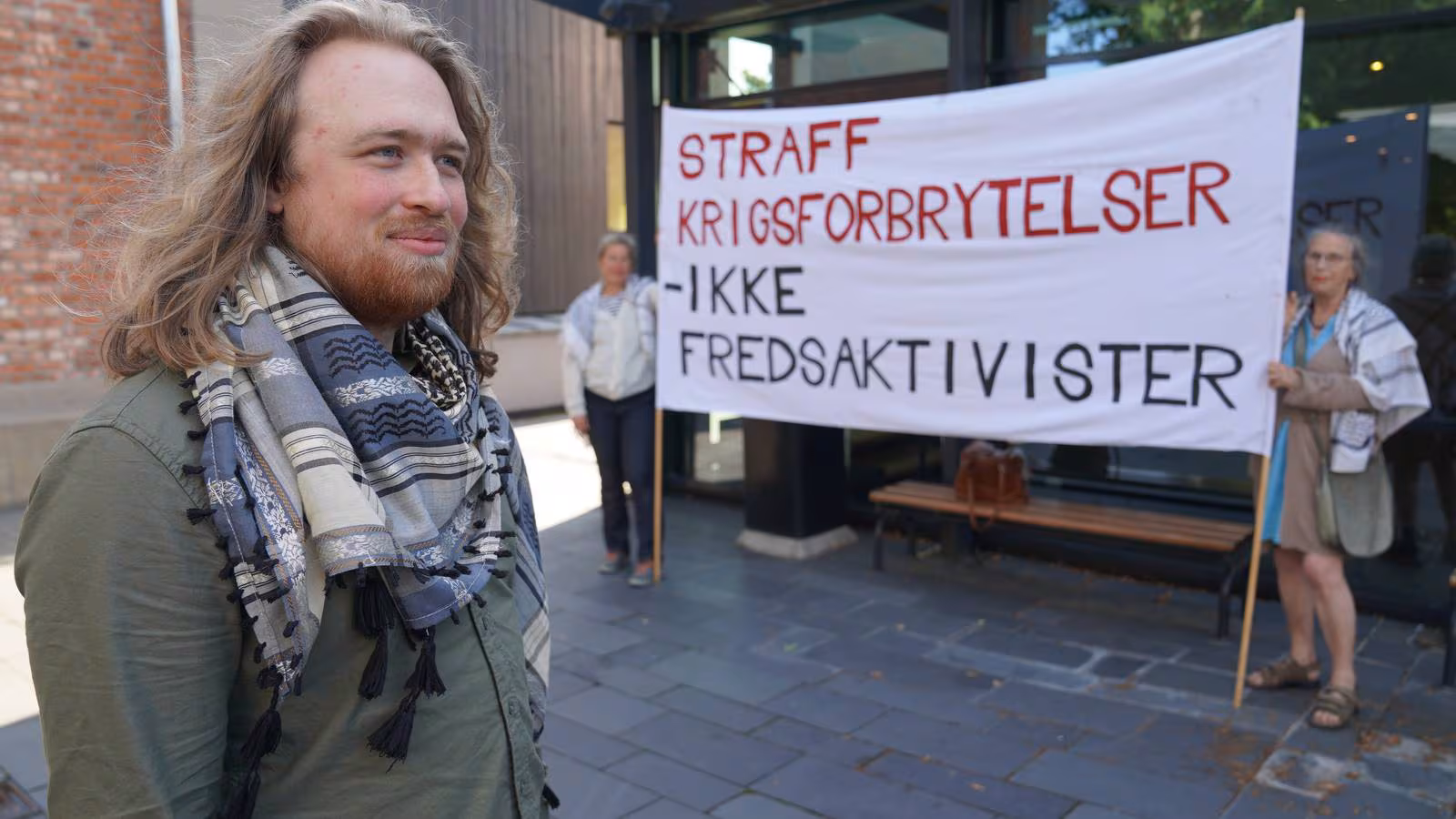 לרסק את מכונת המלחמה, פשוטו כמשמעו – ראיון עם אולה ברתאוס סורנסן